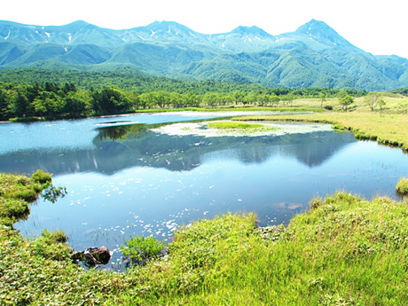 世界自然遺産の知床 羅臼岳と羅臼湖